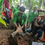 Bersama Warga, Ridwan Kamil Tanam 8 Ribu Pohon di Bantaran Kalimalang Kemang Pratama