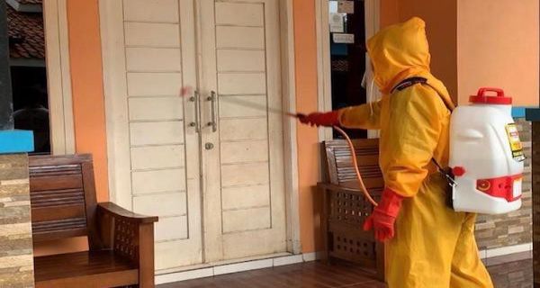 OSO Keluarkan Instruksi, Satgas Covid-19 Hanura Blusukan Semprotkan Disinfektan