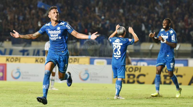 Wander Luiz Sabet Dua Penghargaan