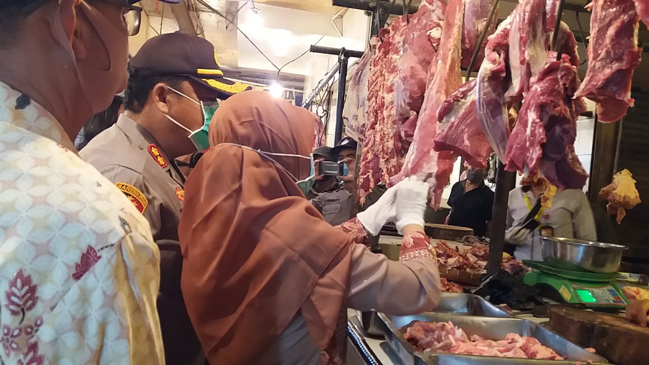 Cimahi Waspadai Peredaran Daging Babi, Kenali Ciri-Cirinya