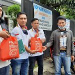 Bekerjasama dengan Polda Jabar LSM GBR Bantu Salurkan Bantuan Sembako