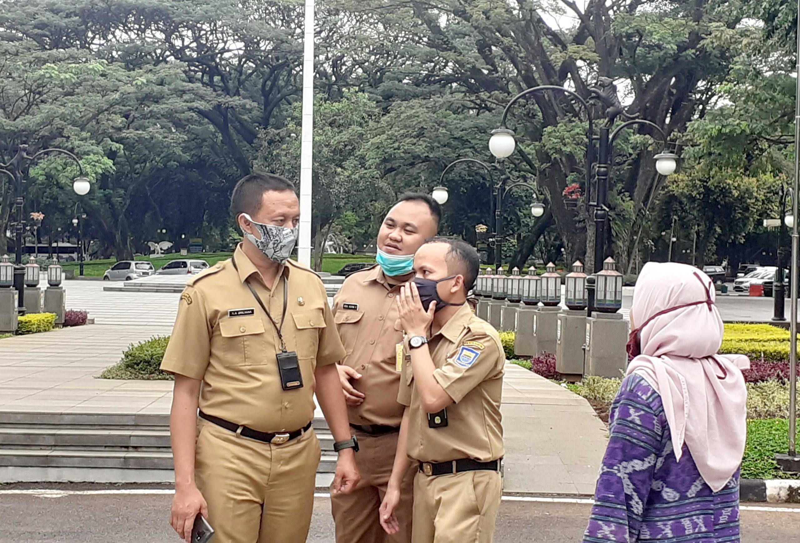 Bantuan BLT DTKS Warga Bandung Baru Tersalurkan 85 Persen Bantuan BLT DTKS Warga Bandung Baru Tersalurkan 85 Persen