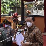 Mensos RI Pantau Langsung Bantuan Tunai di Cikalongwetan KBB