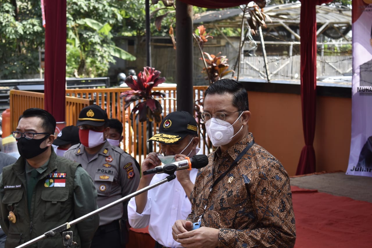 Mensos RI Pantau Langsung Bantuan Tunai di Cikalongwetan KBB Mensos RI Pantau Langsung Bantuan Tunai di Cikalongwetan KBB