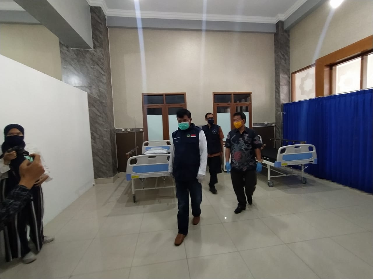 OTG Positif Corona Diisolasi di Masjid Pemkab Bandung Barat OTG Positif Corona Diisolasi di Masjid Pemkab Bandung Barat