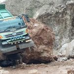 Tebing Setinggi 100 Meter di Area Pertambangan Cipatat Ambruk