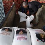 Foto Wali Kota Cimahi 'Mejeng' Sendirian di Karung Beras Bantuan Covid-19, Ada Apa?