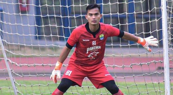 Obati Rindu, Kiper Persib Lakukan VC dengan Keluarga
