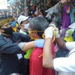 Bupati Bandung Himbau Warga Pasar Baru Majalaya Pakai Masker