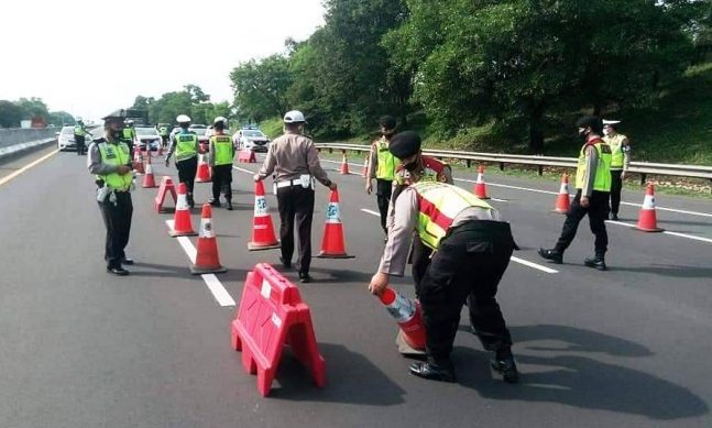 Hendak Wisata, 60 Kendaraan di Purwakarta Putar Balik