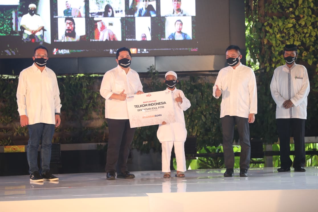 Menteri BUMN Bagikan 100.000 Paket Bantuan TelkomGroup