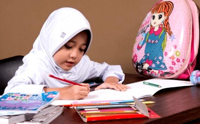 Pengamat Nilai Belum Berpengalaman Kelola Pendidikan