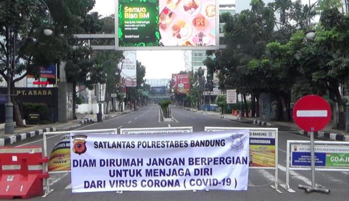 Kelonggaran PSBB Sulit Diterapkan di Bandung, Khawatir Muncul Klaster Baru Covid-19 Kelonggaran PSBB Sulit Diterapkan di Bandung, Khawatir Muncul Klaster Baru Covid-19