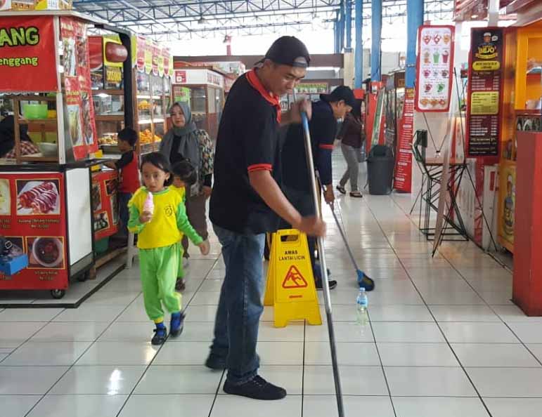Timbulkan Bau Tak Sedap, Warga Lembang Minta Sampah Lebaran Segera Diangkut