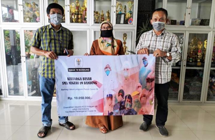 Lawan Penyebaran Virus Korona, SMAN 19 Sumbang Rp 10 Juta