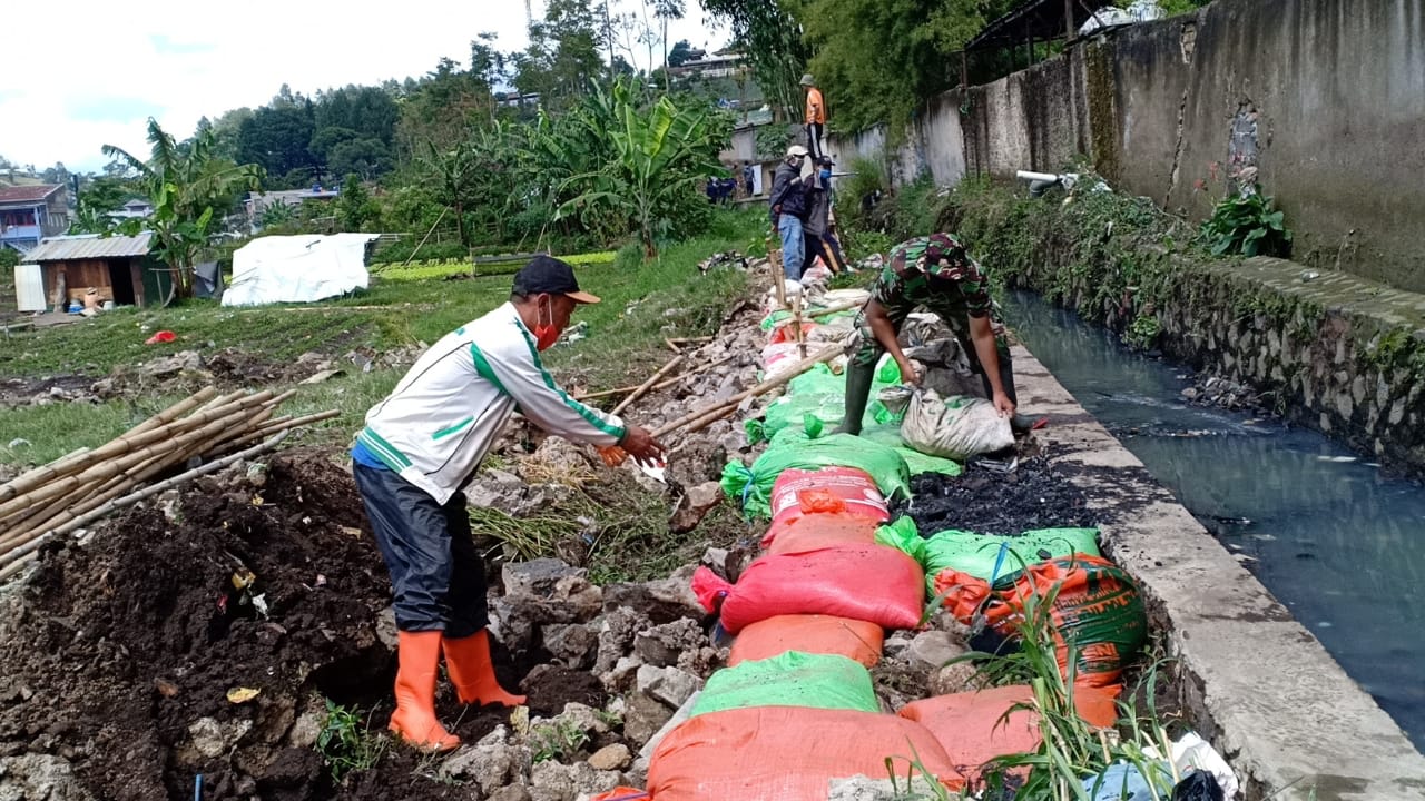 Diguyur Hujan Seharian, Permukiman Warga di Lembangn Diterjang Banjir