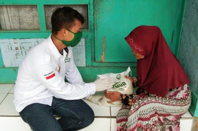 BAZNAS Salurkan Bantuan, Korona Hentikan Pembangunan