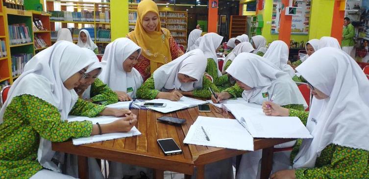 Disdik Evaluasi Pelaksanaan PJJ Wali Kota Depok, Mohammad Idris mengharapkan pengawas sekolah untuk komitmen dan konsisten dalam melakukan pengawasan terhadap sekolah.