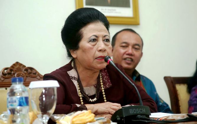 Ceu Popong Apresiasi Kinerja Emil Ceu Popong Apresiasi Kinerja Emil