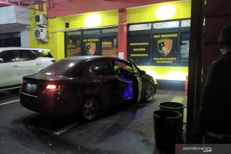 Polrestabes Bandung Amankan Mobil Milik Pelaku "Prank" Bantuan Sampah Polrestabes Bandung Amankan Mobil Milik Pelaku "Prank" Bantuan Sampah