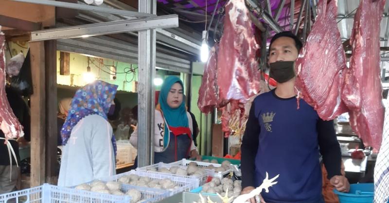Tim Gabungan Satgas Pangan Kabupaten Bandung Sidak Pasar, Antisipasi Peredaran Daging Babi Tim Gabungan Satgas Pangan Kabupaten Bandung Sidak Pasar, Antisipasi Peredaran Daging Babi