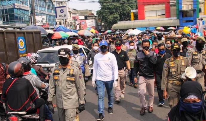 Abaikan PSBB Demi Belanja Abaikan PSBB Demi Belanja