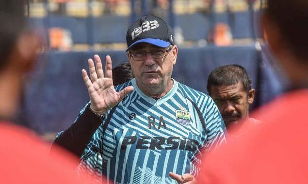 Robert: Pemain Harus Menjaga Kebugaran dan Bobotoh Diimbau Taati Aturan Pemerintah