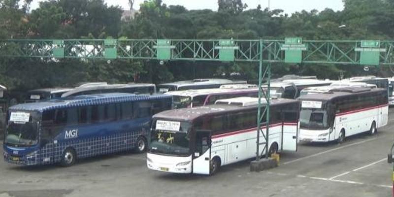 Pemberlakuan Larangan Mudik, Terminal Bus Kota Bandung Sepi dari Aktivitas Pemudik