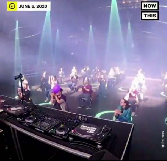 Lucu Nih! Club Malam di Belanda Dibuka, Pengunjung Dugem Duduk Saja Dengan Jarak 1,5 Meter