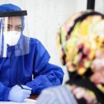 PROTOKOL KESEHATAN: Saat ini para tenaga kesehatan yang bertugas di Puskesmas dilengkapi dengan Alat Pelindung Diri (APD). (Ilustrasi/Istimewa)