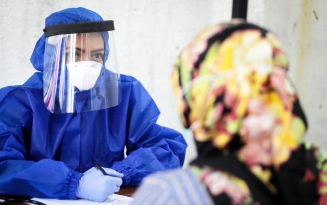 PROTOKOL KESEHATAN: Saat ini para tenaga kesehatan yang bertugas di Puskesmas dilengkapi dengan Alat Pelindung Diri (APD). (Ilustrasi/Istimewa)