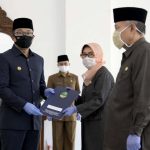 Lantik 13 Pejabat, Emil Berpesan Pertahankan Prestasi