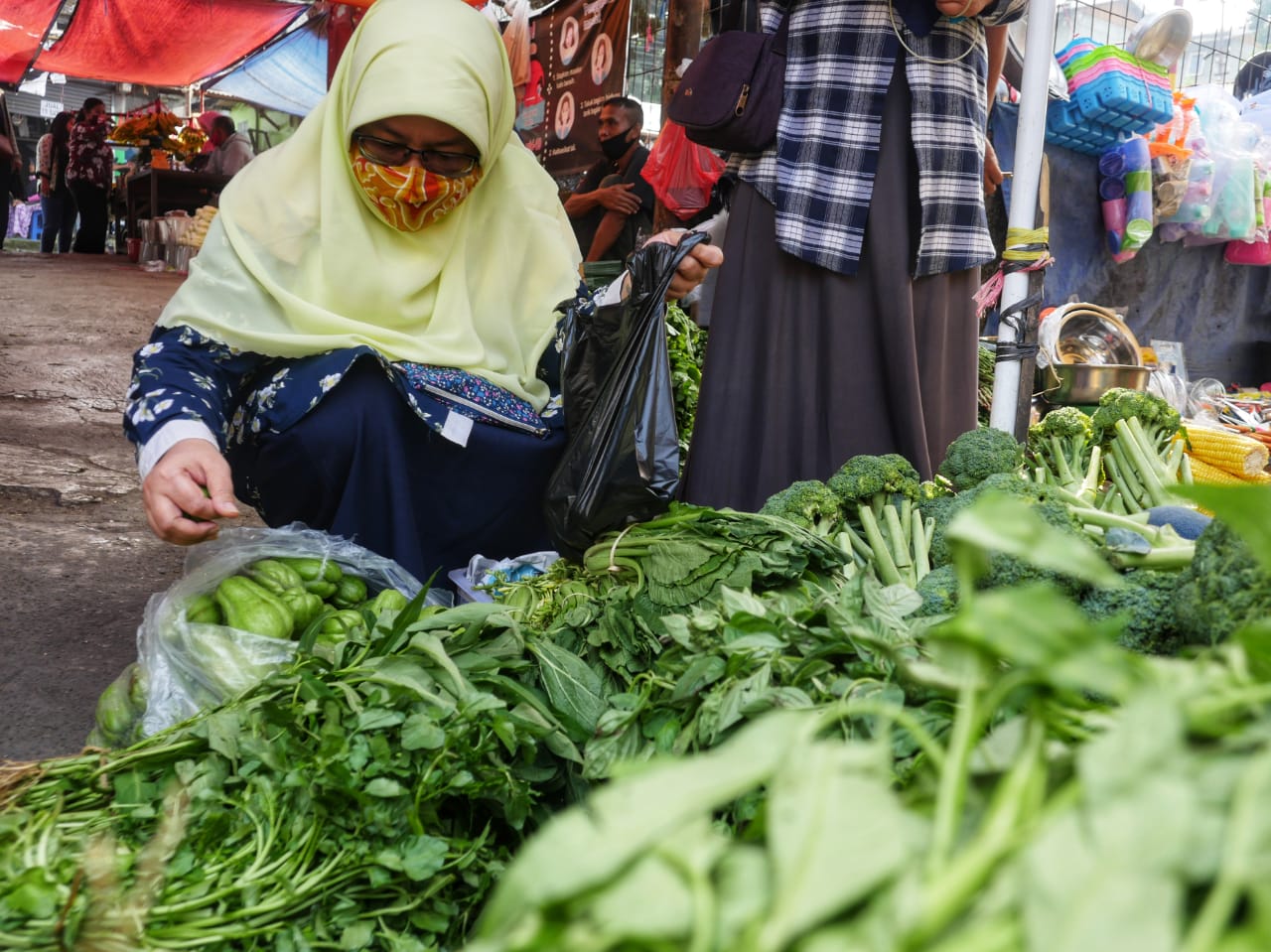 Cek Kebiasaan Pedagang Pasar Tradisional di Masa Pandemi, Anggota DPR RI ini Malah Borong Sayuran