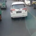 Keterlaluan! Kendaraan Damkar Dihalangi Mobil Pribadi Saat Menuju Lokasi Kebakaran