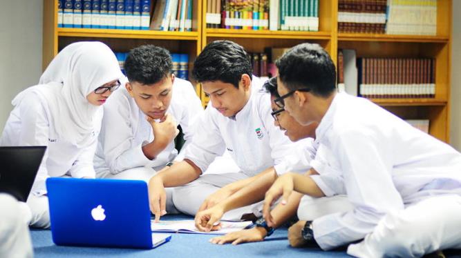 Semua Sekolah di Jabar Aktif Tahun Depan
