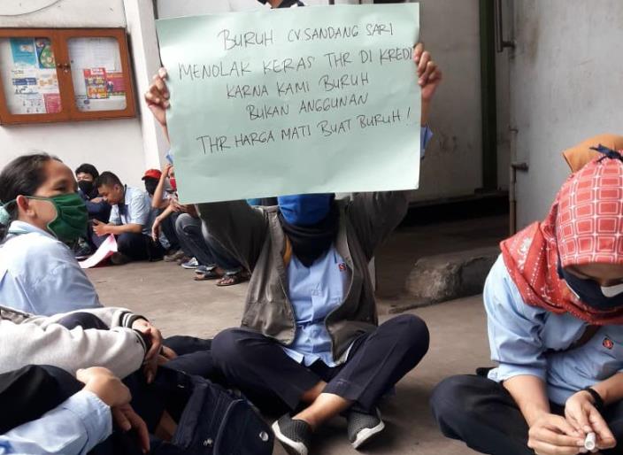 Buruh Tekstil Mogok Kerja