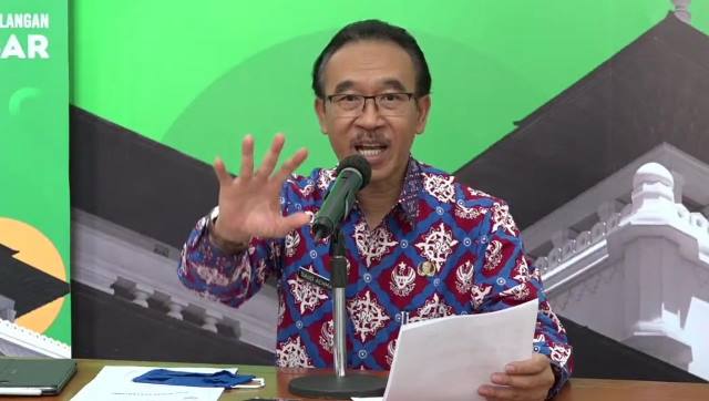 Angka Positif Terus Naik, Pelonggaran PSBB Rawan Penularan Angka Positif Terus Naik, Pelonggaran PSBB Rawan Penularan