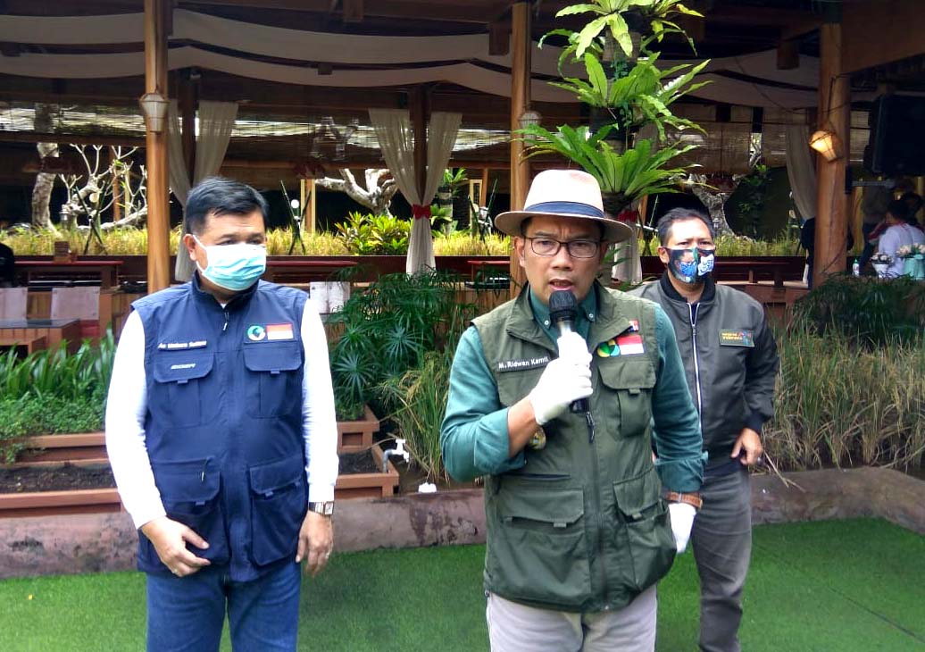 Masa Transisi AKB di KBB, Gubernur Jabar Minta Pasar Tetap Terapkan Protokol Kesehatan Masa Transisi AKB di KBB, Gubernur Jabar Minta Pasar Tetap Terapkan Protokol Kesehatan