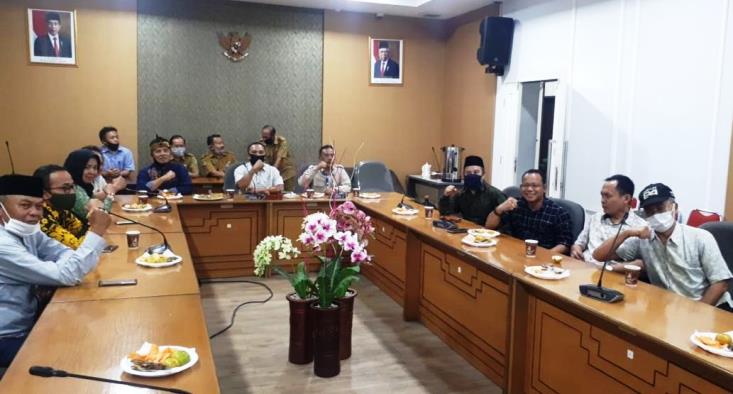 Sempat Memanas, Kini Berdamai Sempat Memanas, Kini Berdamai