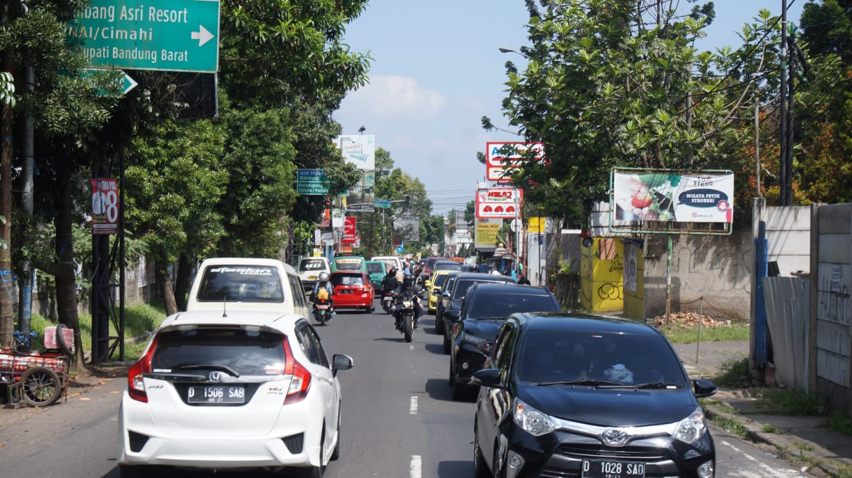 Masa Transisi AKB, Arus Lalulintas di Kawasan Lembang Padat Oleh Kendaraan Luar Masa Transisi AKB, Arus Lalulintas di Kawasan Lembang Padat Oleh Kendaraan Luar