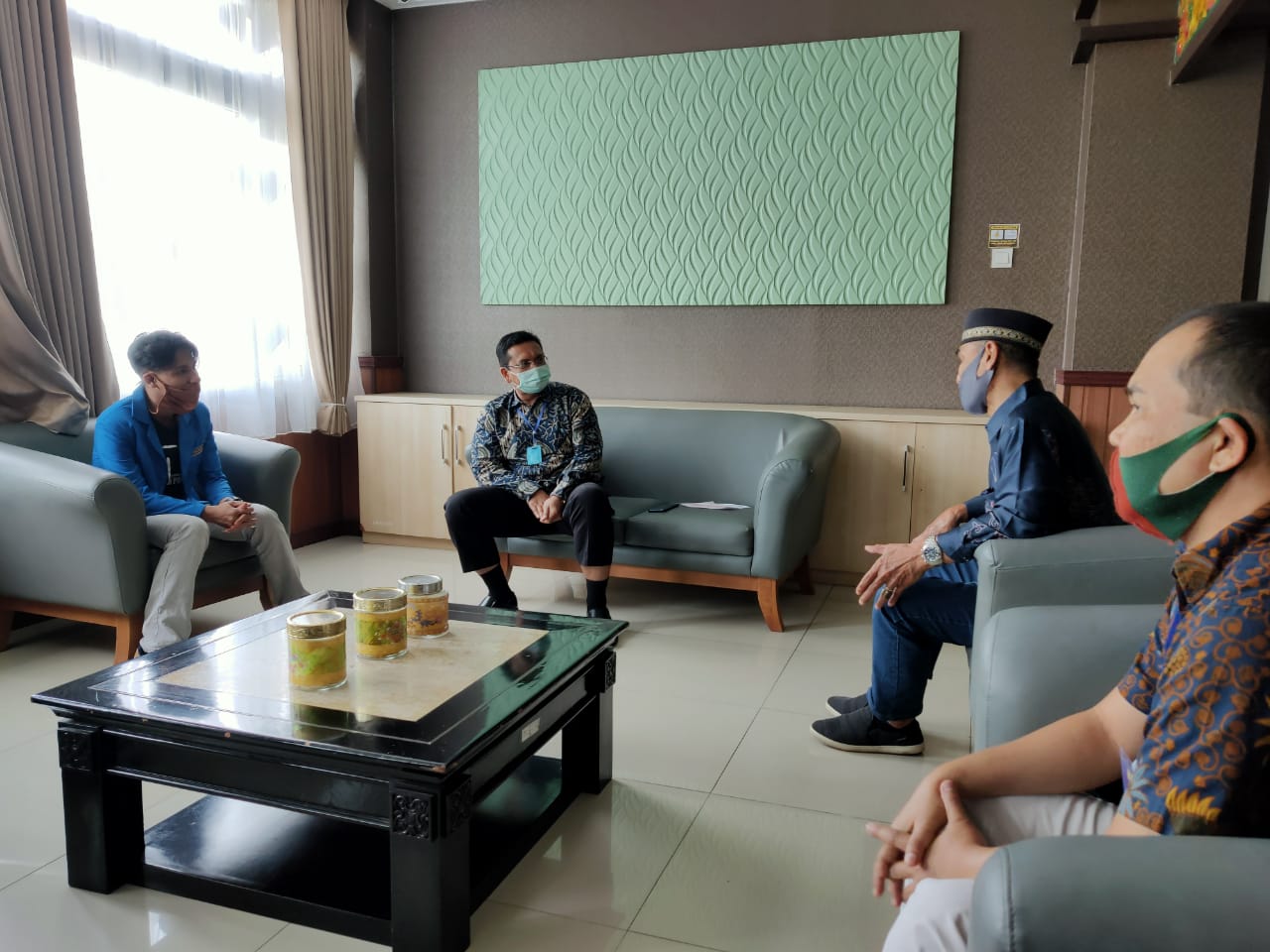 PC PMII Kota Bandung Akan Kawal Kebijakan Sampai Pedangan Pasar Bisa Berjualan. PC PMII Kota Bandung Akan Kawal Kebijakan Sampai Pedangan Pasar Bisa Berjualan.