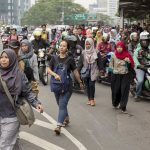 Pekerja Wanita pulang kerja
