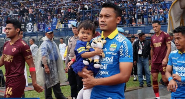 Bisnis Kuliner Mandeg, Dado Jualan Masker