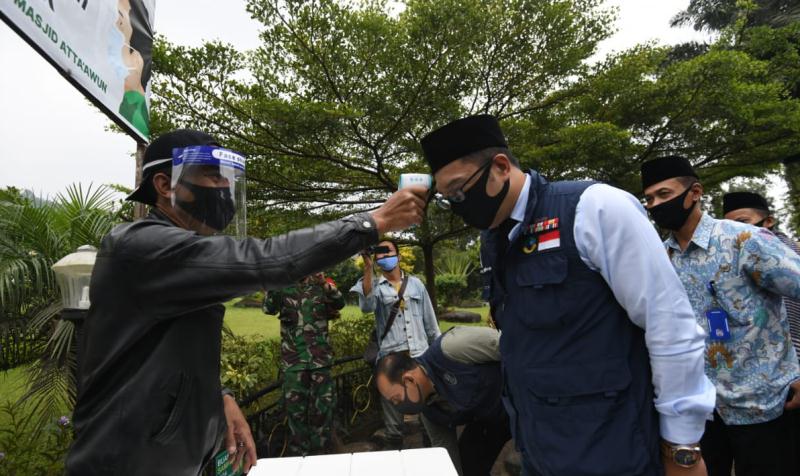 Ridwan Kamil Shalat Jumat di Masjid Atta'awun Puncak Bogor, Cek Protokol Kesehatan dan Kesiapan Mengikuti AKB