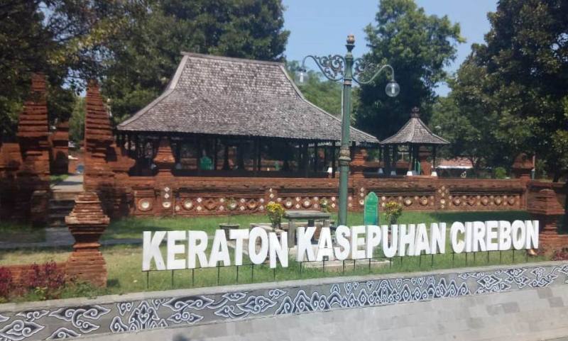 Suasana Keraton Kasepuhan, Pasca Beredar Video Viral Ambil Alih Tahta Sultan Sepuh Suasana Keraton Kasepuhan, Pasca Beredar Video Viral Ambil Alih Tahta Sultan Sepuh