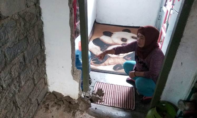 Pengeboman Proyek KCJB Rusak Pemukiman, Warga Tuntut Ganti Rugi