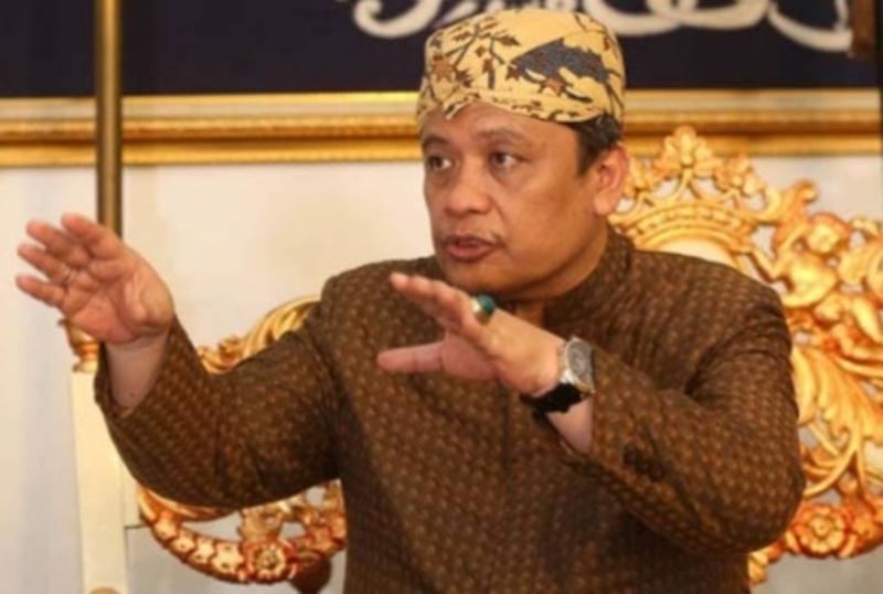 Gaduh Keraton Kasepuhan Cirebon, Begini Jawaban Sultan Sepuh Arief Natadiningrat Gaduh Keraton Kasepuhan Cirebon, Begini Jawaban Sultan Sepuh Arief Natadiningrat