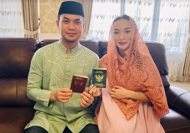 Zaskia Gotik dan Sirajuddin Mahmud Sah Secara Negara