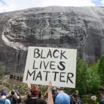 Patung-patung di Dinding