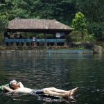 Sensasi Kesegaran Berenang di Telaga Cisaladah Cikalongwetan Bandung Barat